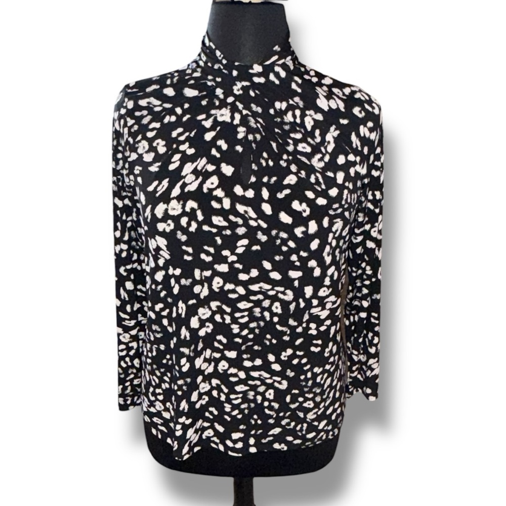 VINCE CAMUTO Abstract Animal Print High-Collar Keyhole Blouse - Rick Black 1X - Picture 2 of 13
